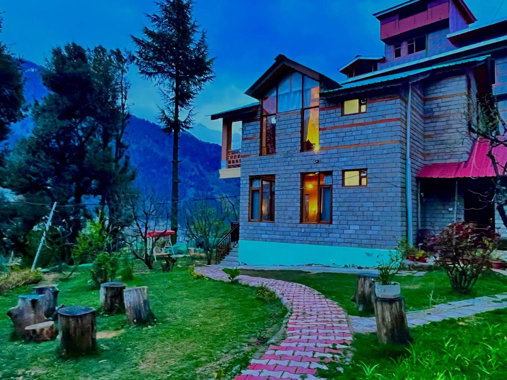 The Manu Emerald # Farmhouse # Top Selling Cottage In Manali # Peaceful Heritage Cozy Stay # Lawn With Bonfire # Most Awarded Exterior foto